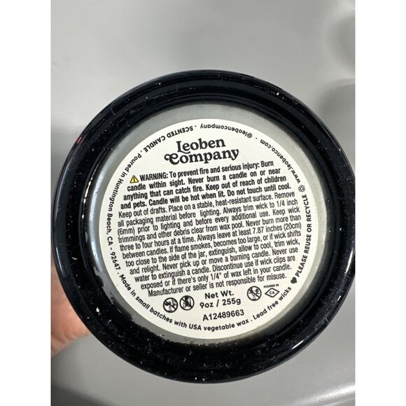 Leoben Company Vanilla Cedar Candle 9 Oz 1-Wick Black Jar Soy Wax Blend Vegan - Picture 4 of 6